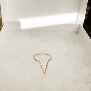 Dainty V Ring